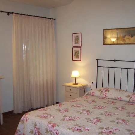 La Piazzetta سان جيمينيانو